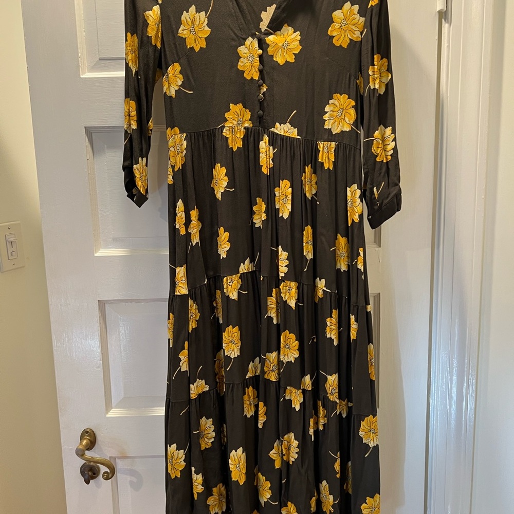 Madewell tiered midi dress. Dark grey with sunny yellow floral print.
